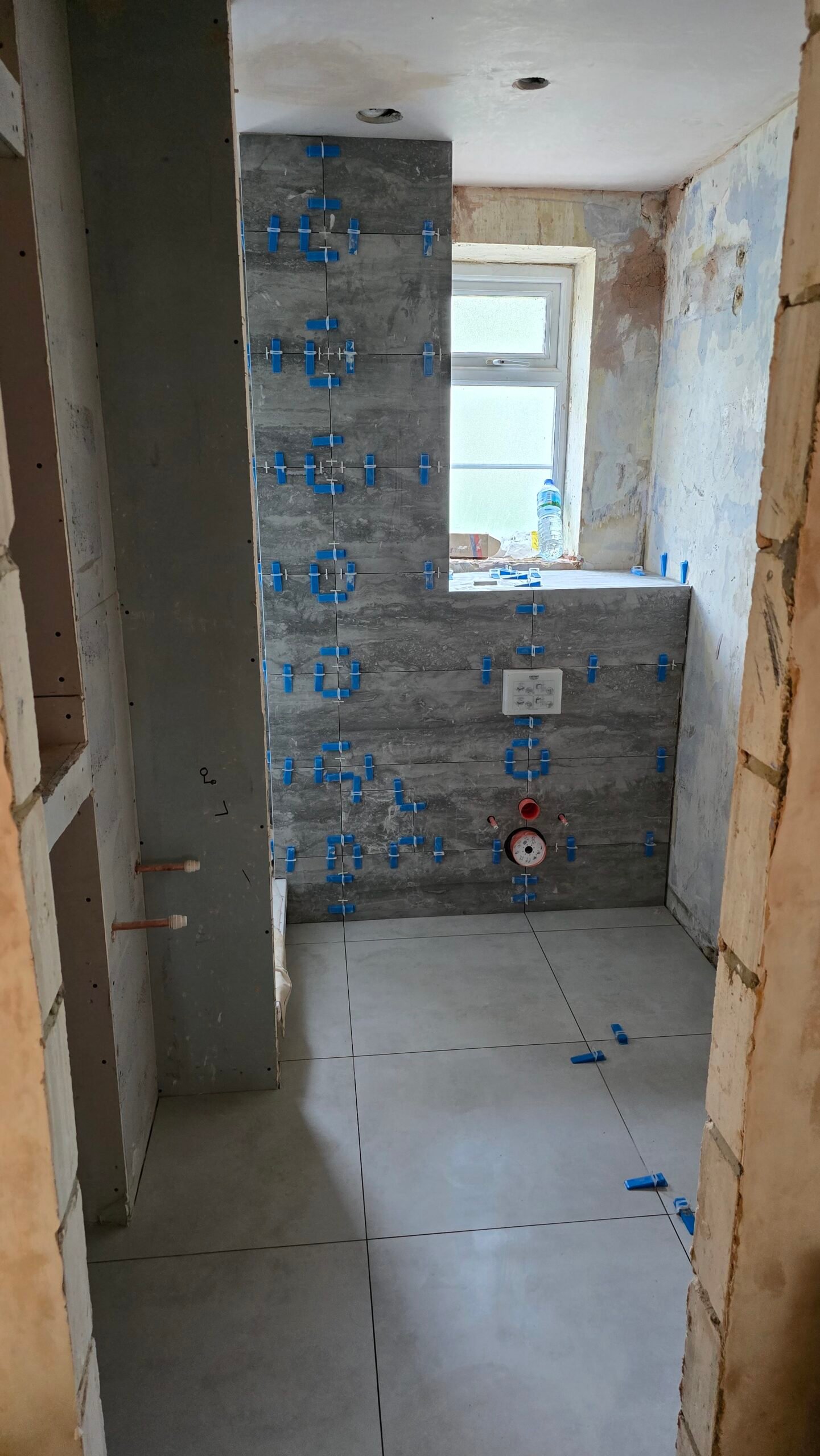 Stylish kitchen by HM Construction