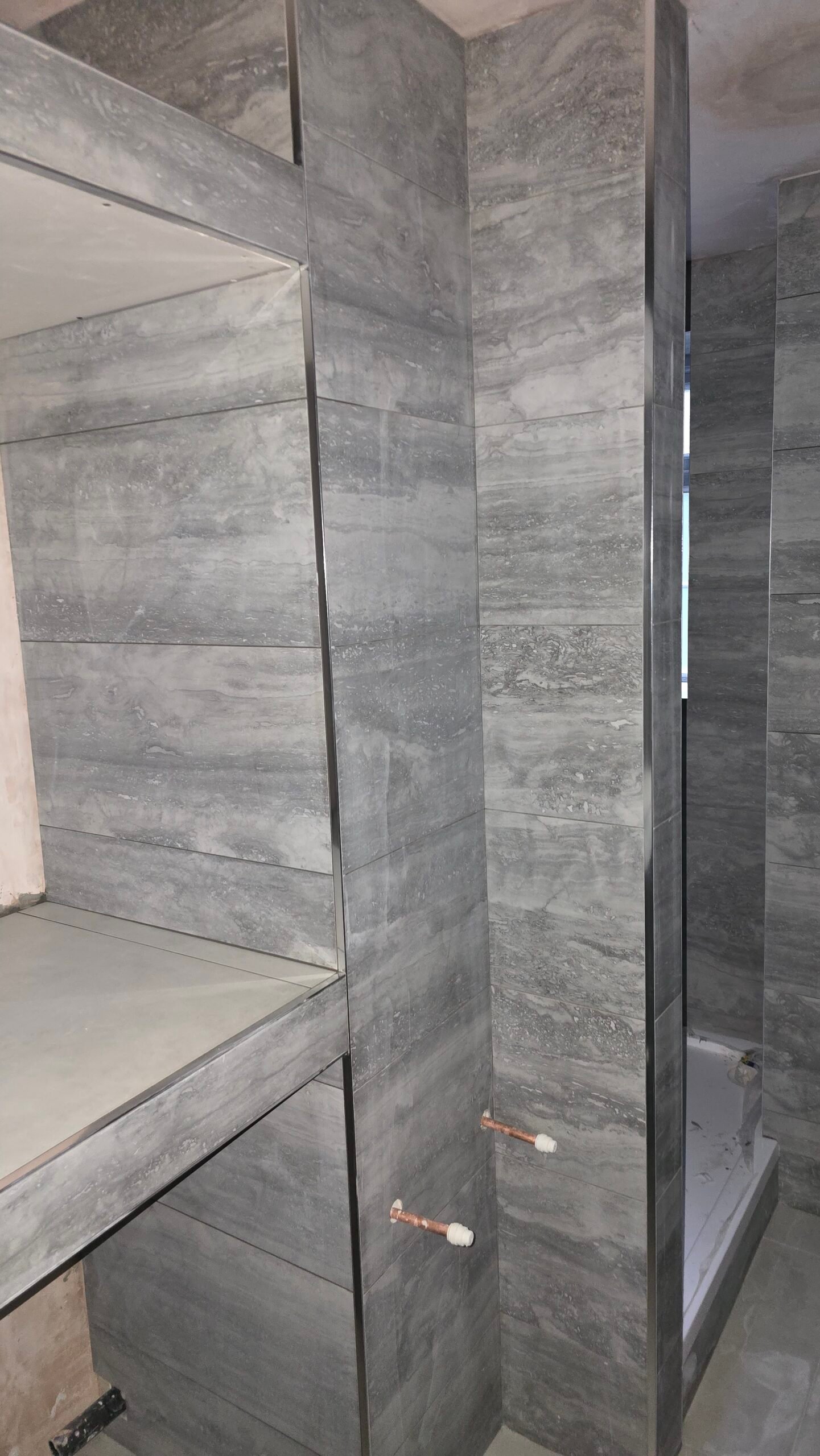 Stylish kitchen by HM Construction