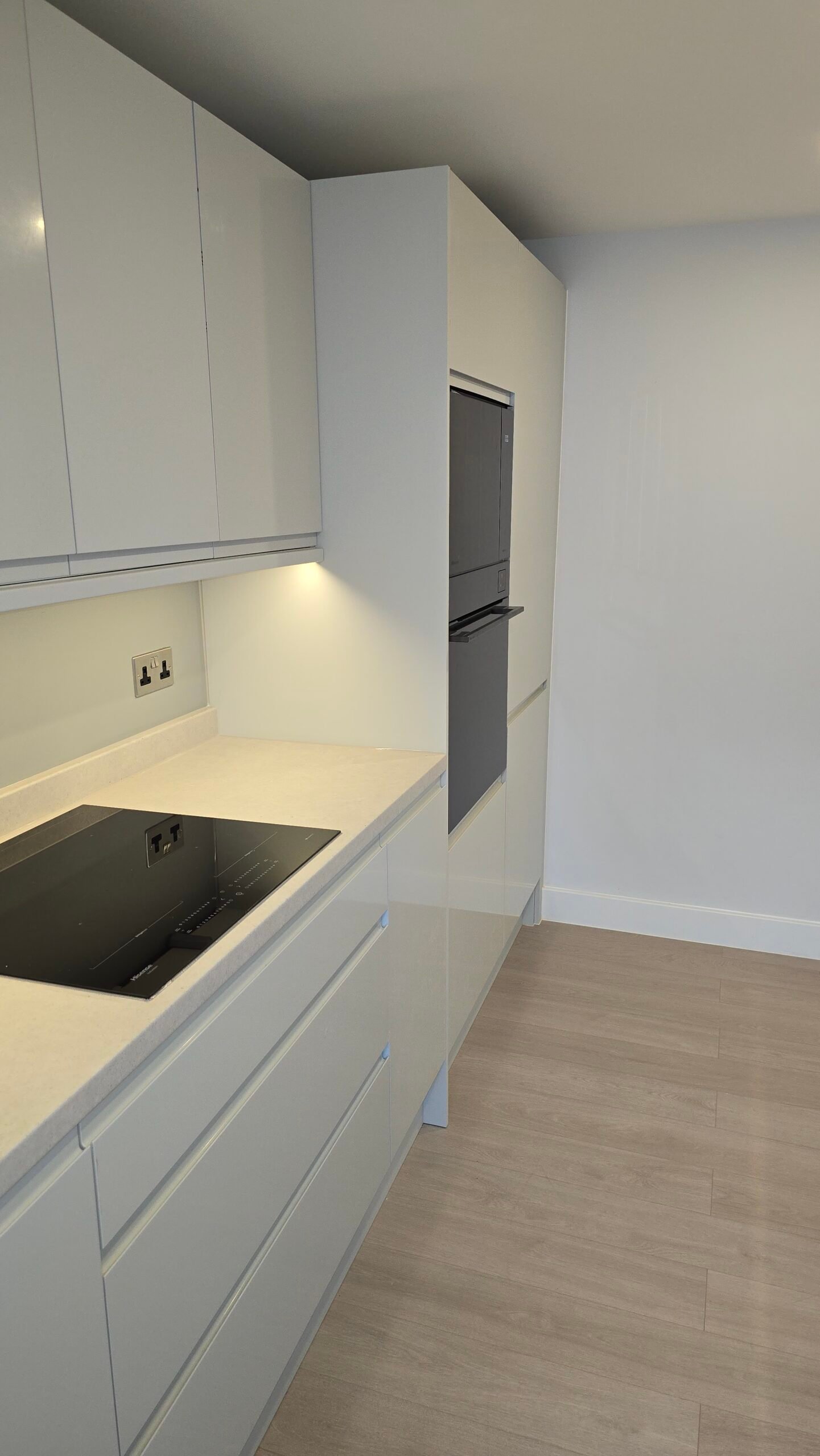 Stylish kitchen by HM Construction